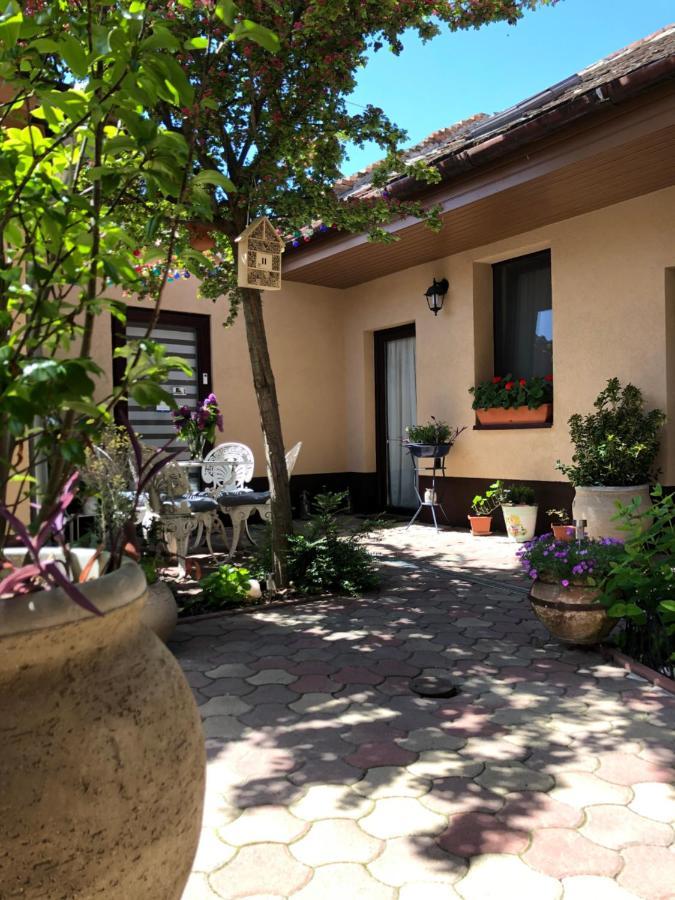 Milla Apartman Сентендре Екстериор снимка