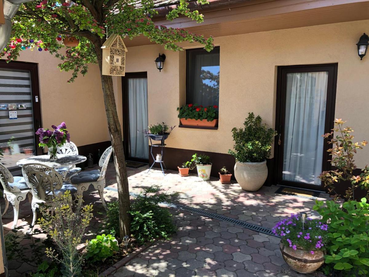 Milla Apartman Сентендре Екстериор снимка