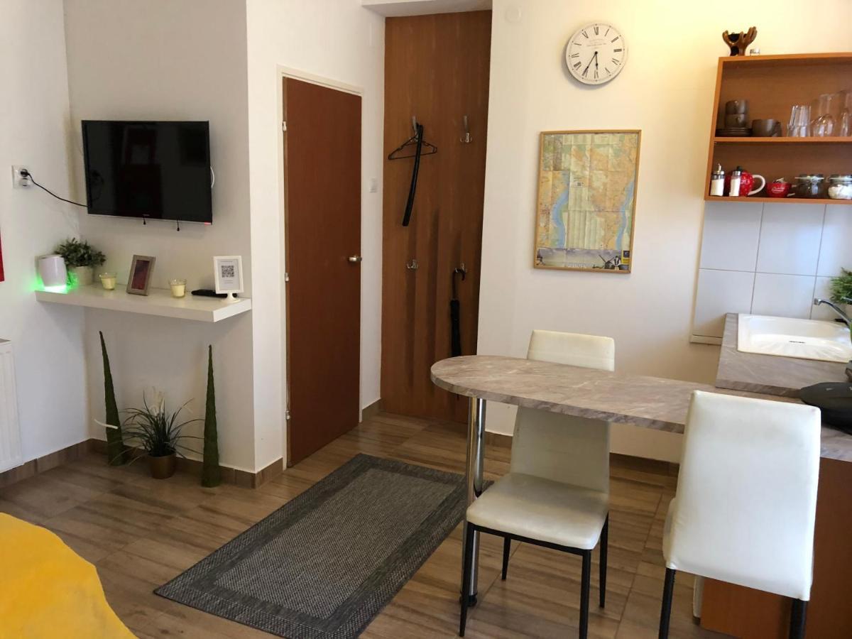 Milla Apartman Сентендре Екстериор снимка