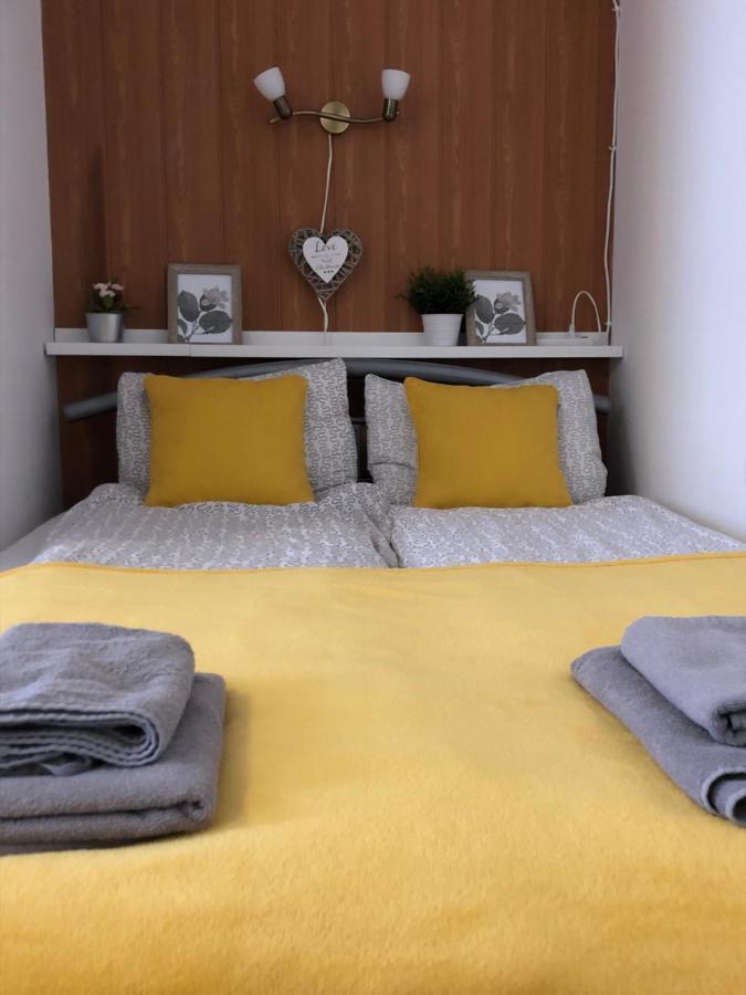 Milla Apartman Сентендре Екстериор снимка